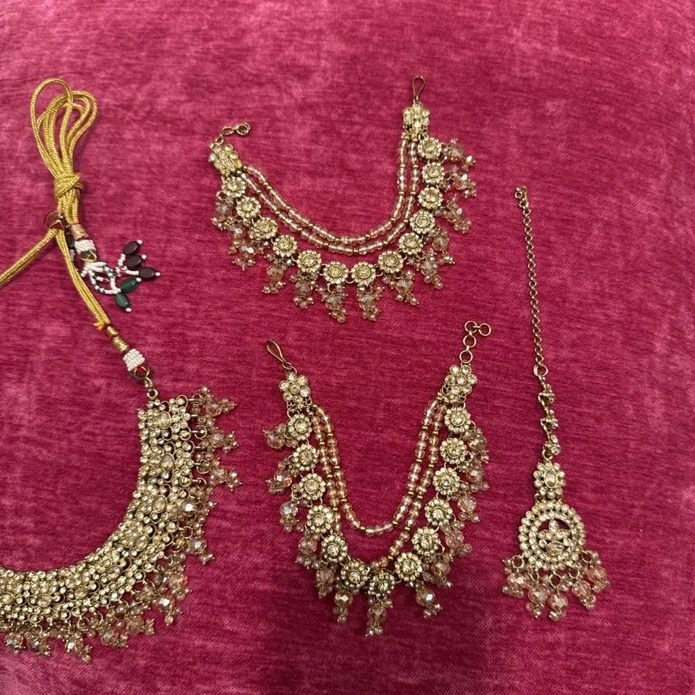 Elegant Gold Jewelry Set for Women